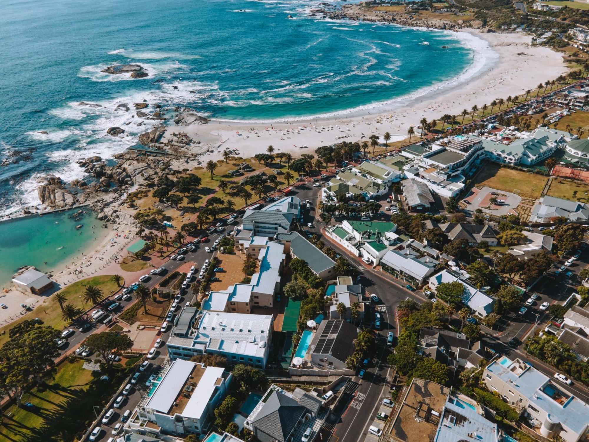 Beach Views -Camps Bay Village Kaapstad Buitenkant foto